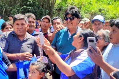 Evo Morales en Sud Yungas usando vehículos oficiales y una vagoneta robada