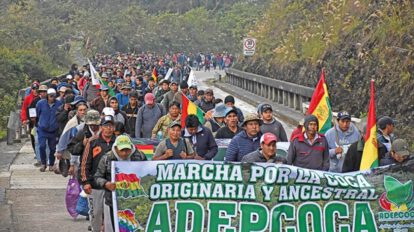 Marcha de los cocaleros de Adepcoca por la libertad de César Apaza