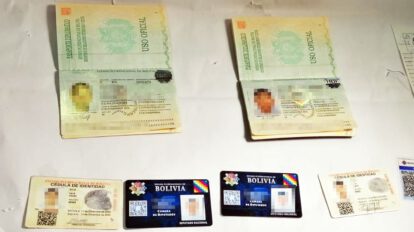 Credenciales diplomáticas falsas presentadas por la Policía