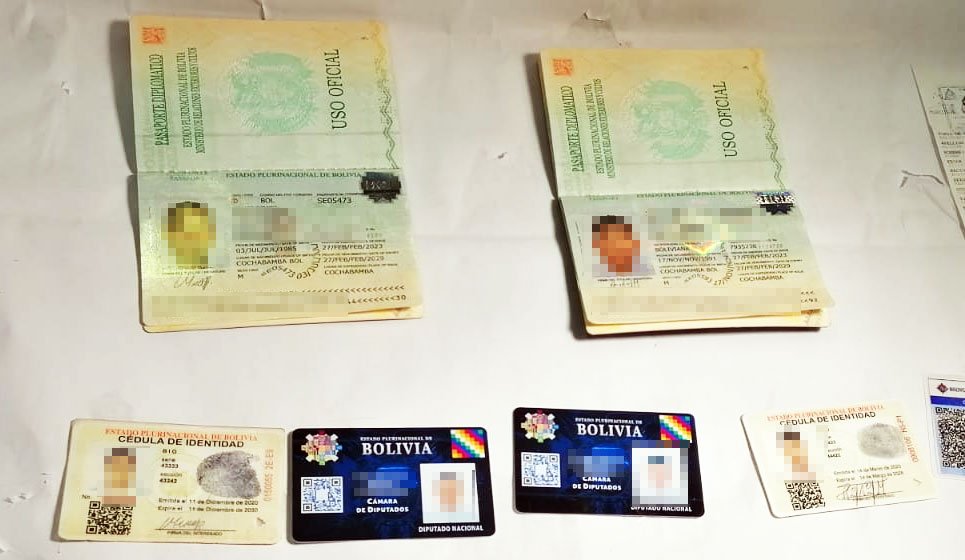 Credenciales diplomáticas falsas presentadas por la Policía