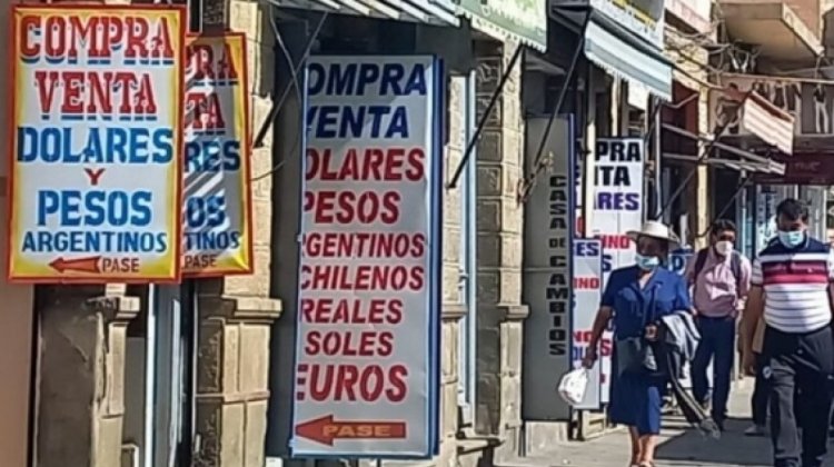 Libre mercado de dólares en Bolivia