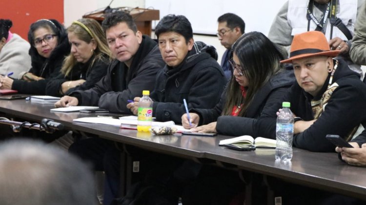 Diálogo entre maestros y Gobierno sobre educación en Bolivia
