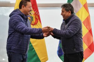 Bastón de mando entregado por Luis Arce a David Choquehuanca