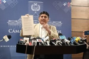 Rolando Cuellar niega denuncias de violación y advierte con acciones legales