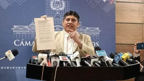 Rolando Cuellar niega denuncias de violación y advierte con acciones legales
