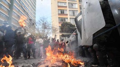 Magisterio Urbano en un enfrentamiento contra policías