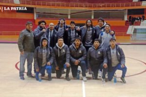 Jugadores de CAN en el coliseo de Potosí