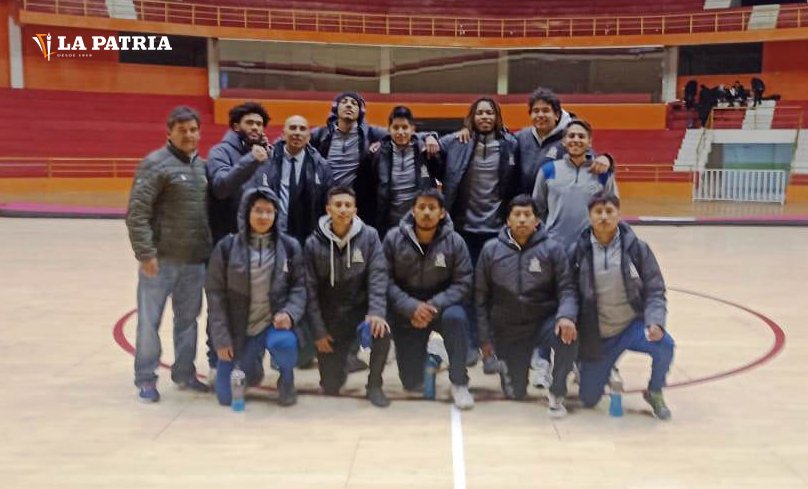 Jugadores de CAN en el coliseo de Potosí