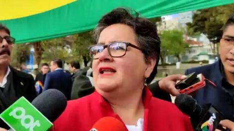 Descuentos al magisterio por parte de la ministra de Trabajo, Empleo y Seguridad Social, Verónica Navia Tejada