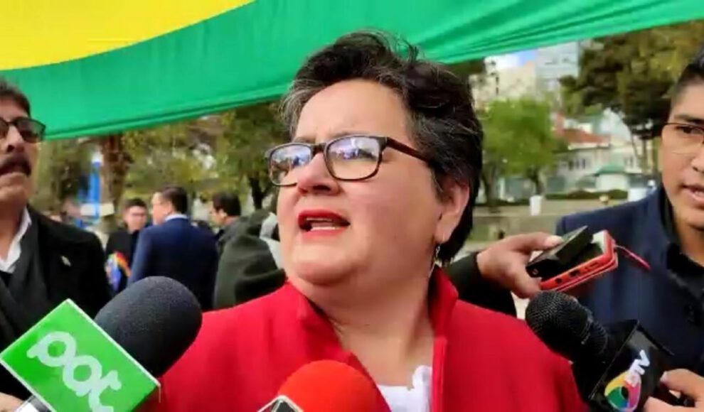 Descuentos al magisterio por parte de la ministra de Trabajo, Empleo y Seguridad Social, Verónica Navia Tejada