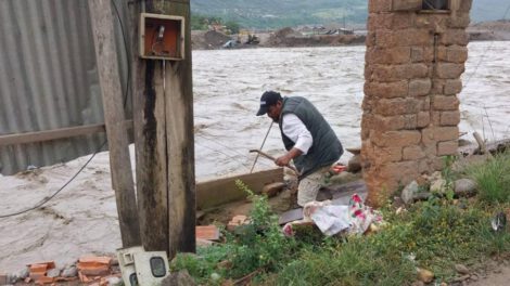 Aumento de agua por intensas lluvias en Santa Cruz