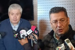 El diputado de CC, Enrique Urquidi, y el de Creemos, Walthy Egüez discuten sobre el reglamento elecciones judiciales
