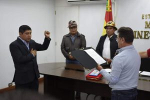Rolando Marcial Yujra Segales es posesionado como el nuevo Director General del Fondo de Financiamiento para la Minería