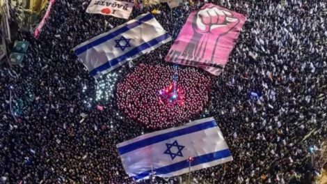 Protesta en Israel por la destitución del ministro de Defensa