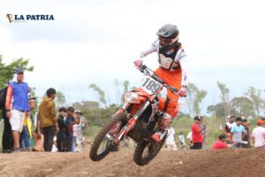Marco Antezana destacado en el nacional de motociclismo en Montero