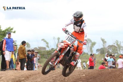 Marco Antezana destacado en el nacional de motociclismo en Montero