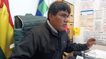 Héctor Arce ante medios informativos