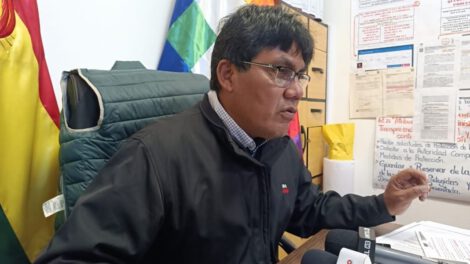 Héctor Arce ante medios informativos