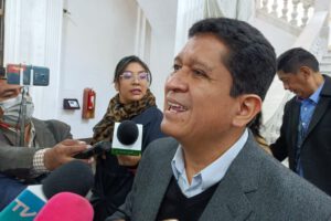 Oposición magistrados 20 años según senador Luis Adolfo Flores