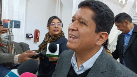 Oposición magistrados 20 años según senador Luis Adolfo Flores