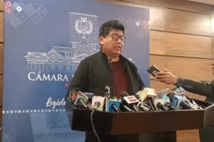 Traición a la patria por mal manejo del litio según diputado Venegas