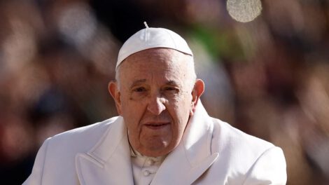 Papa Francisco hospitalizado por infección pulmonar