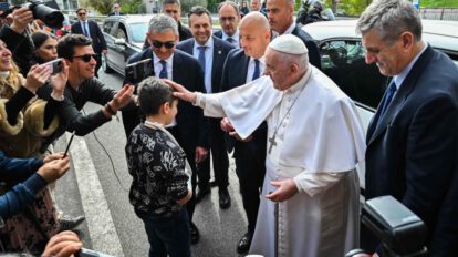 Papa Francisco dado de alta tras tres noches internado por bronquitis