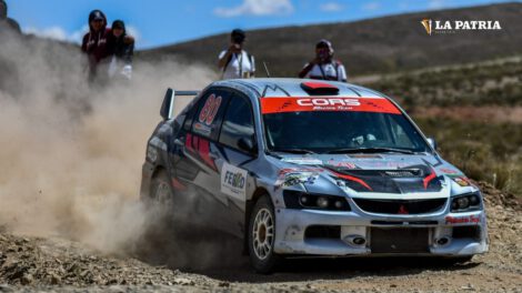 Berymar Moyata destaca en la prueba nacional de automovilismo en Oruro