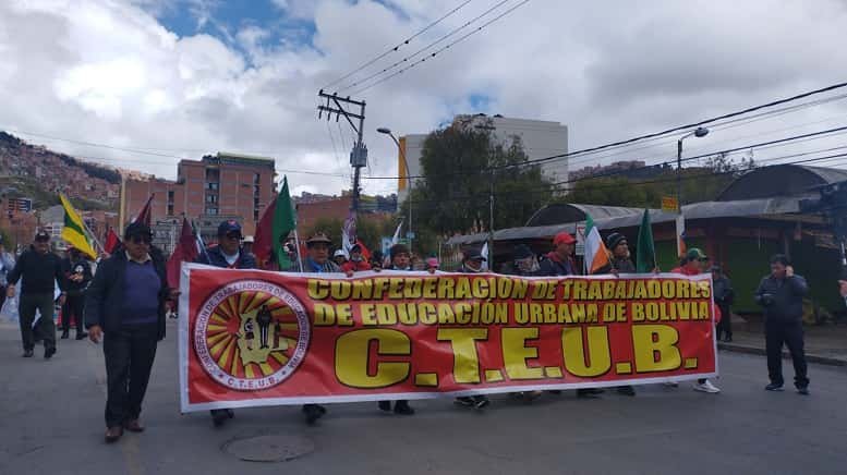 Marcha nacional de maestros convocada por la Cteub