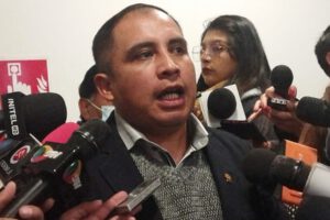 Alberto Astorga critica el despilfarro de dinero del Presidente Luis Arce