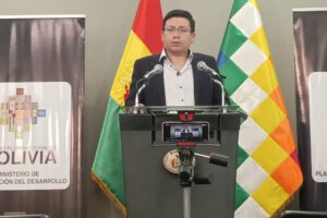El ministro de Planificación, Sergio Cusicanqui, en conferencia de prensa sobre financiamiento externo