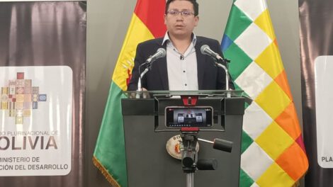 El ministro de Planificación, Sergio Cusicanqui, en conferencia de prensa sobre financiamiento externo