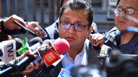 Diálogo entre el Gobierno y magisterio para evitar vulneración de derechos