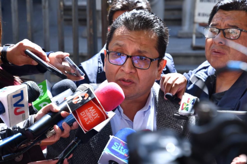 Diálogo entre el Gobierno y magisterio para evitar vulneración de derechos