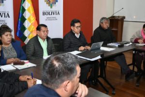 Diálogo entre educación y maestros en La Paz