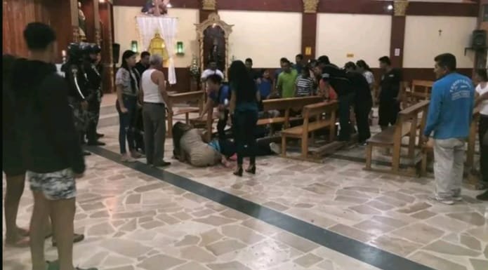 Asesinato de policía en misa en Ecuador