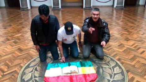 Denuncia contra Camacho, Pumari y León en el Palacio de Gobierno