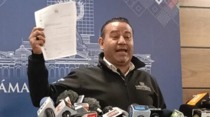 Diputado del MAS Anyelo Céspedes Miranda en conferencia de prensa