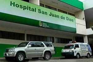 Paro de trabajadores del hospital General San Juan de Dios en Santa Cruz