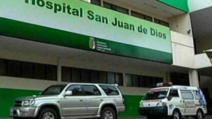 Paro de trabajadores del hospital General San Juan de Dios en Santa Cruz