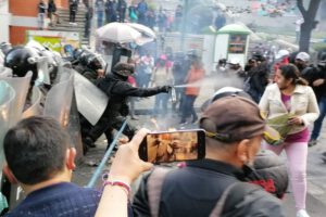 marchas con petardos en La Paz