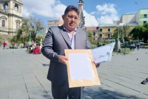 Postulante a elecciones judiciales Jhonny Farel Mérida protesta por cierre de la Comisión de admisión