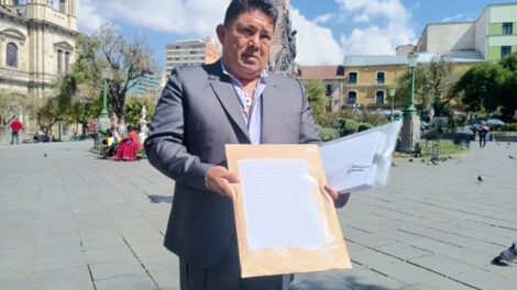 Postulante a elecciones judiciales Jhonny Farel Mérida protesta por cierre de la Comisión de admisión