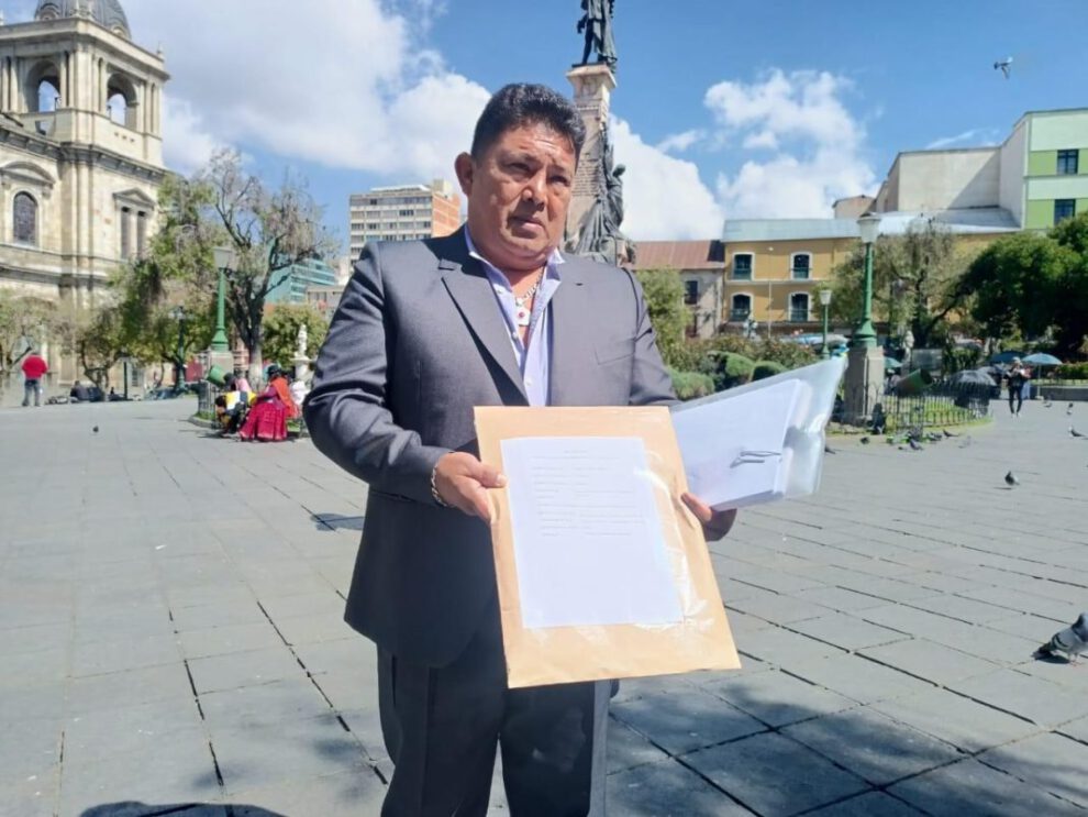 Postulante a elecciones judiciales Jhonny Farel Mérida protesta por cierre de la Comisión de admisión
