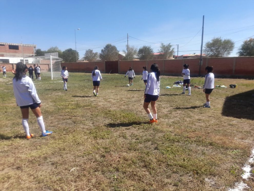 Niñas deportistas demostraron su habilidad futbolística