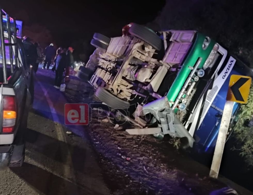 Accidente de bus en Potosí dejó un muerto y diez heridos