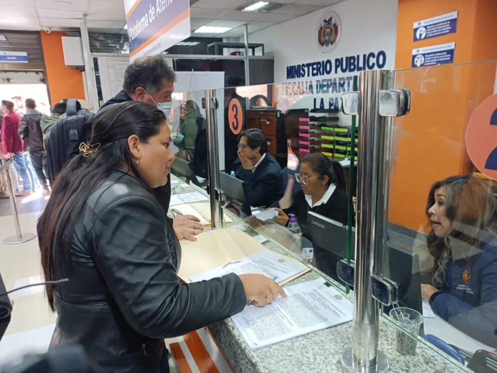 Denuncia a Carlos Romero presentada por Deysi Choque ante la Fiscalía de La Paz