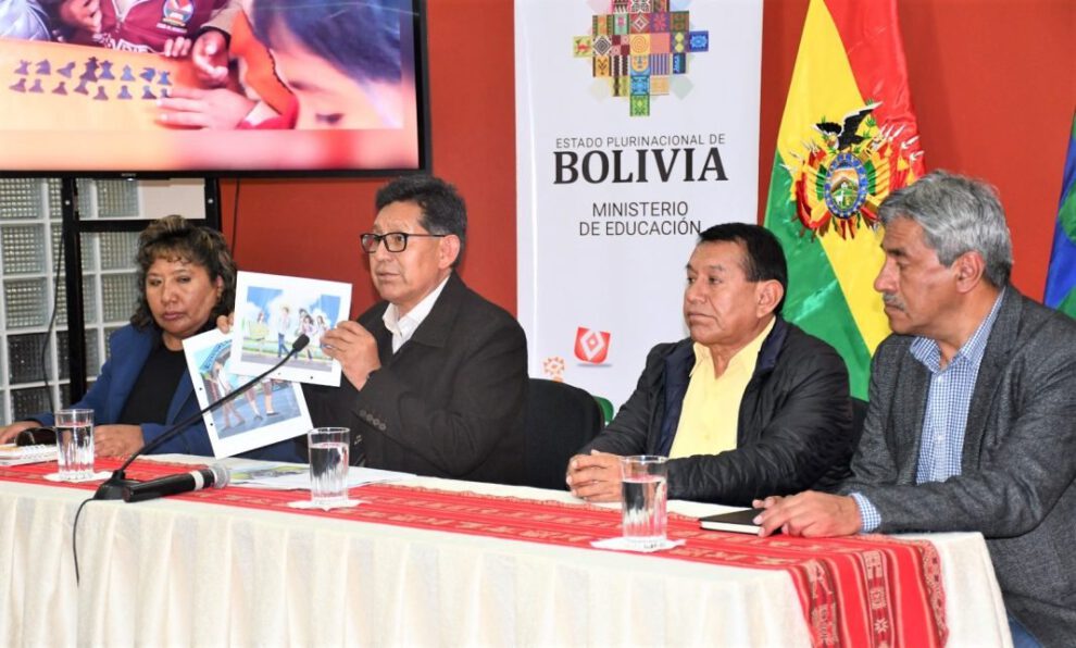 Plagio en textos escolares confirmado por el ministro de Educación, Edgar Pary