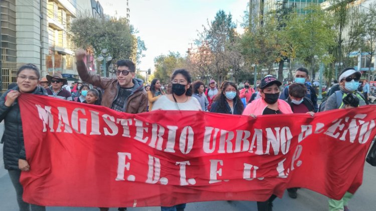 Protestas de maestros en el centro paceño