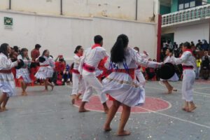 Festival de danzas folklóricas en la Unior